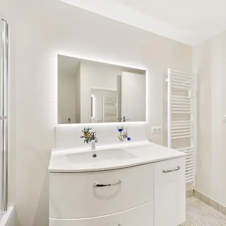 Apartment 120 M De La Plage- Pour 3 - Balcon *