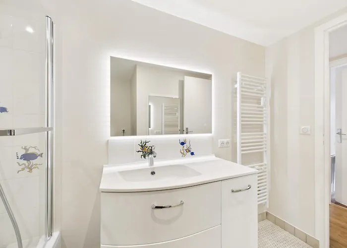 Apartment 120 M De La Plage- Pour 4 - Balcon *